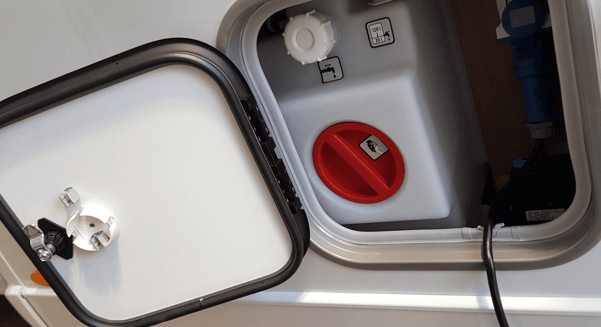 How to take care of the tanks in the caravan and motorhome? – image 1