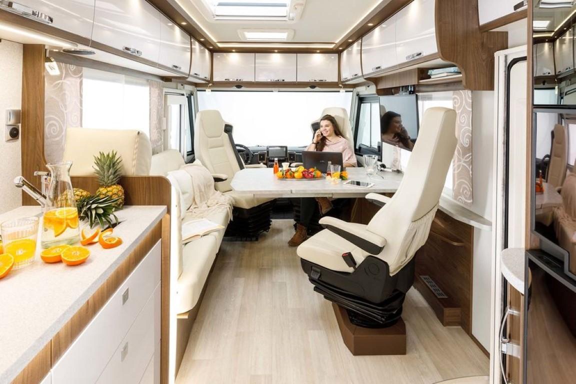 Frankia I890 - luxurious motorhome with a bar – image 1