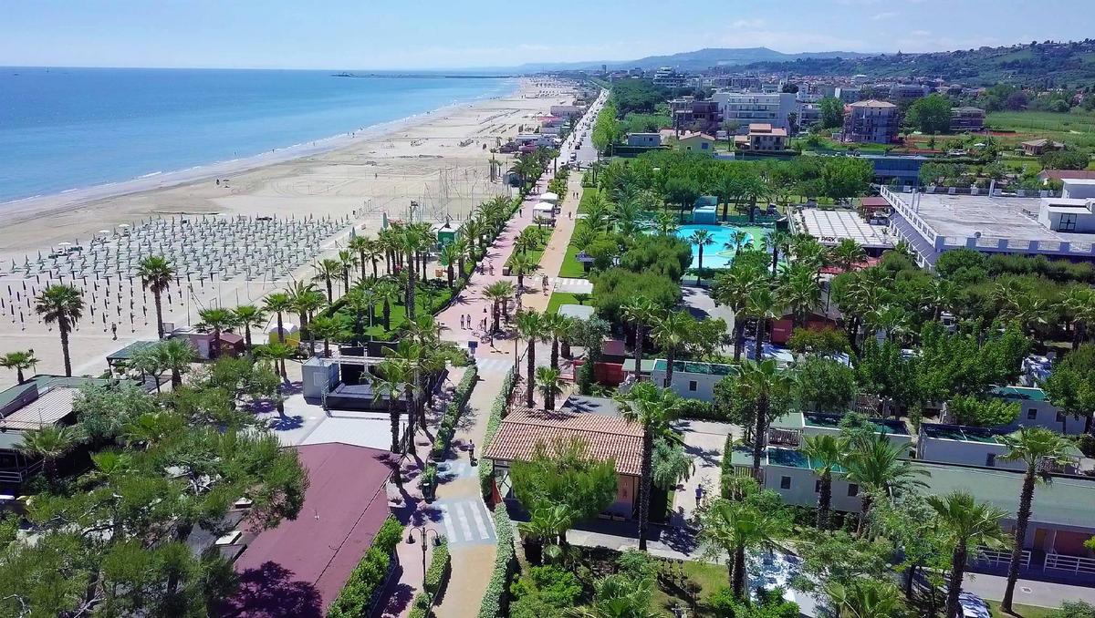 A beautiful beach with a playground in Abruzzo – image 1