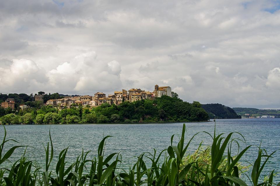 A moment of respite in Bracciano – image 1