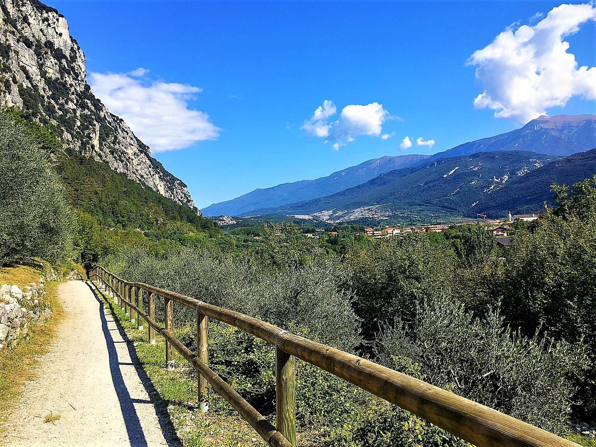 Endless bike routes along the Garda – image 1