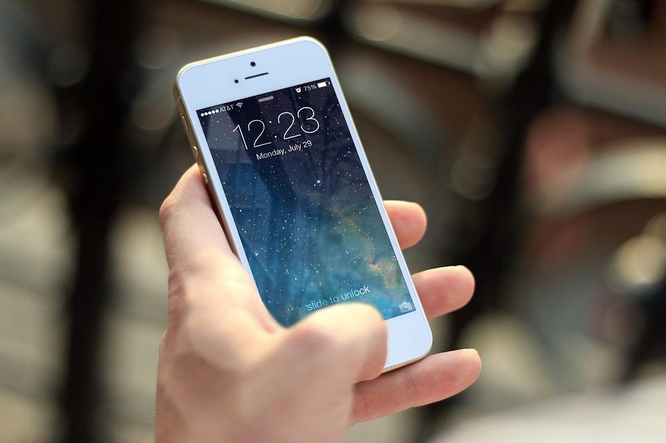 Broken smartphone while traveling - are you entitled to compensation under your policy? – image 1