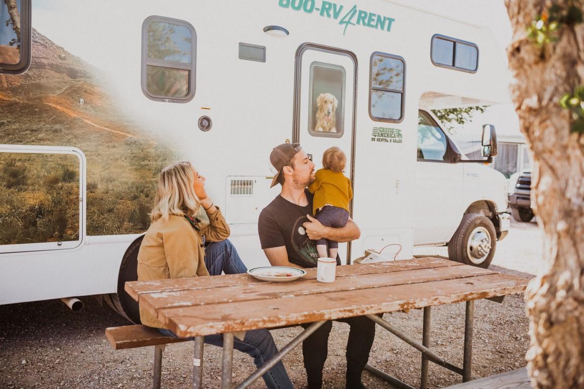 Types and equipment of motorhomes for rent in the USA and Canada – image 1