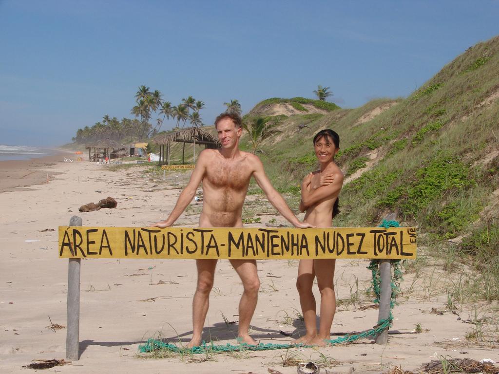 Ah, how nice it is to be a nudist ... – image 1