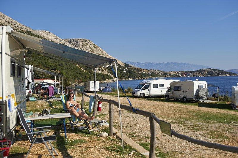 Stara Baška hidden among the rocks – image 1