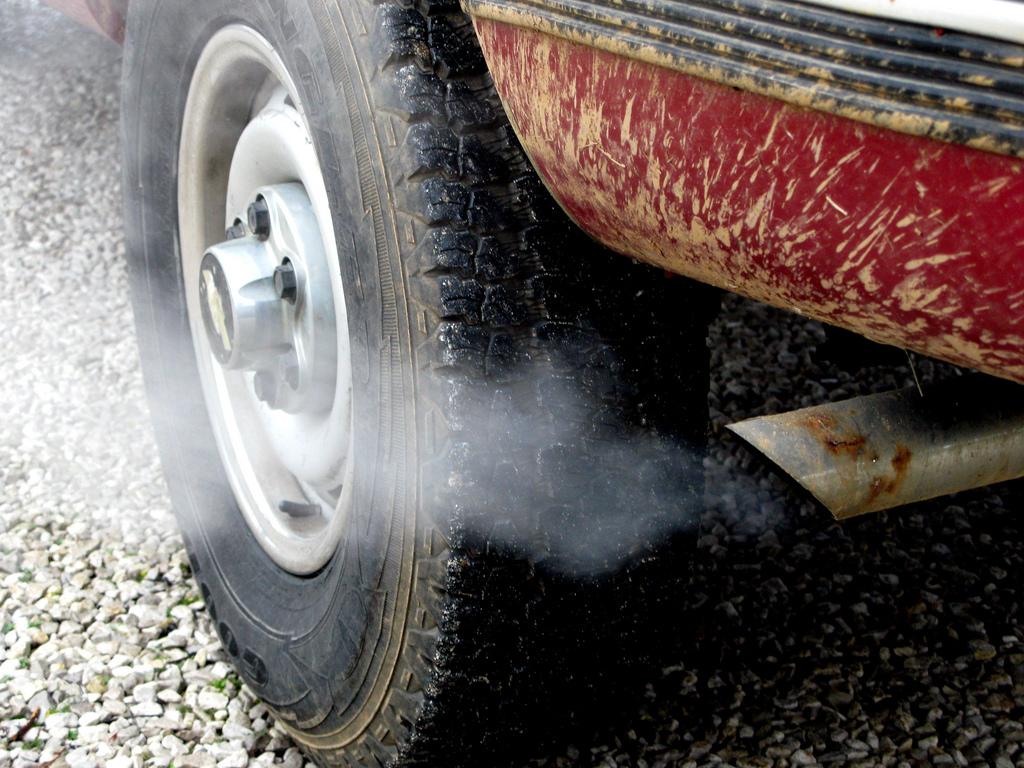 What does the color of the exhaust fumes portend? – image 1