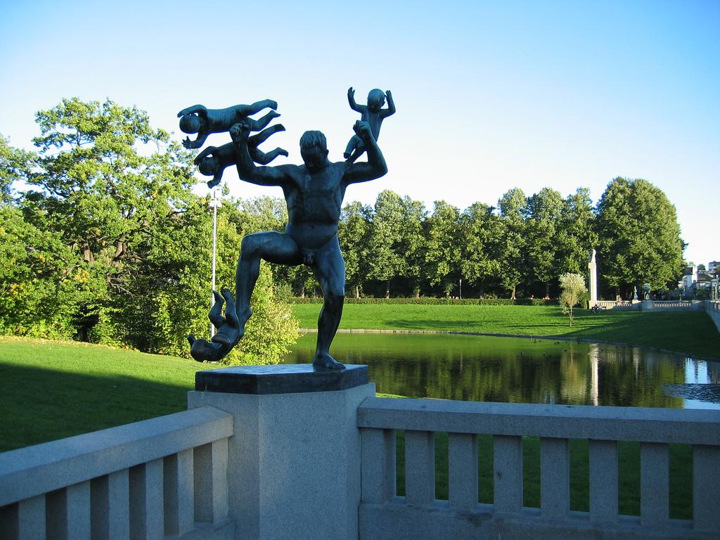 Vigeland Park - a child of stone and bronze – image 1