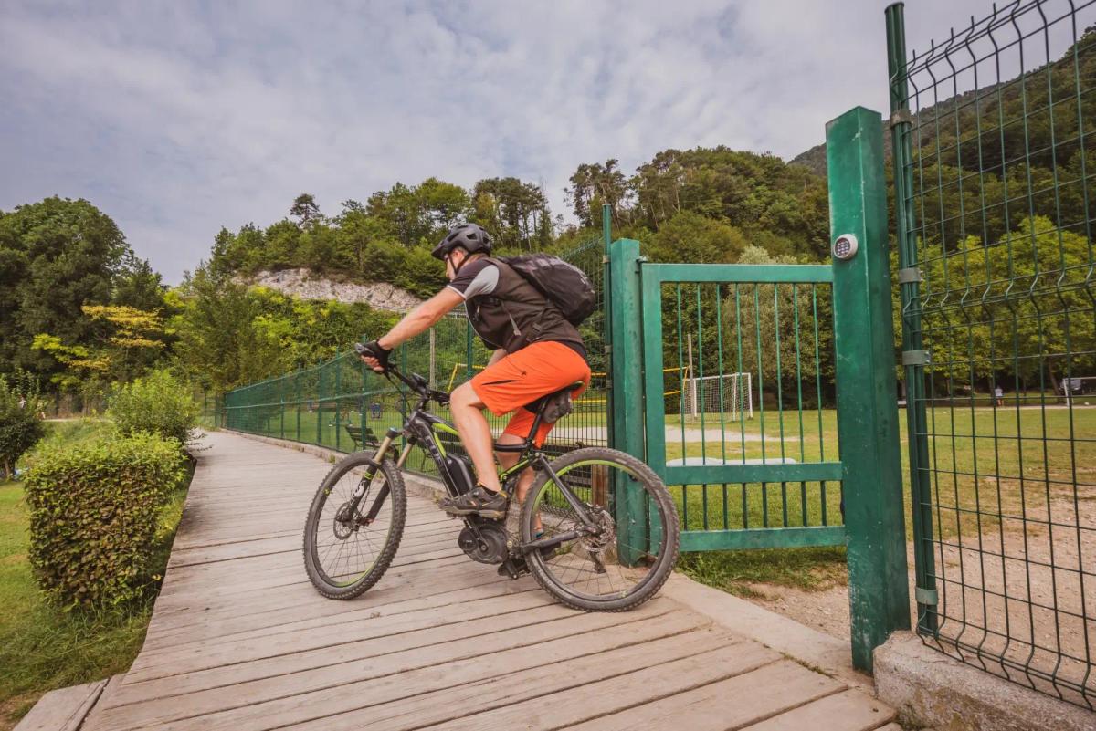 Cycling around Lake Ledro: discover the charms of the Al Sole campsite, near Lake Garda – image 1