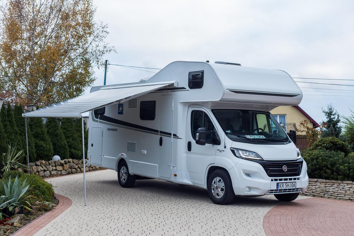 Kamper Weinsberg Carahome 700 DG – zdjęcie 1