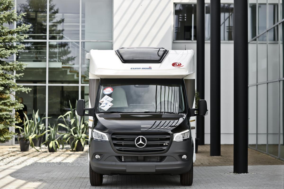RV Eura Mobil Profila T 676 EB – image 1