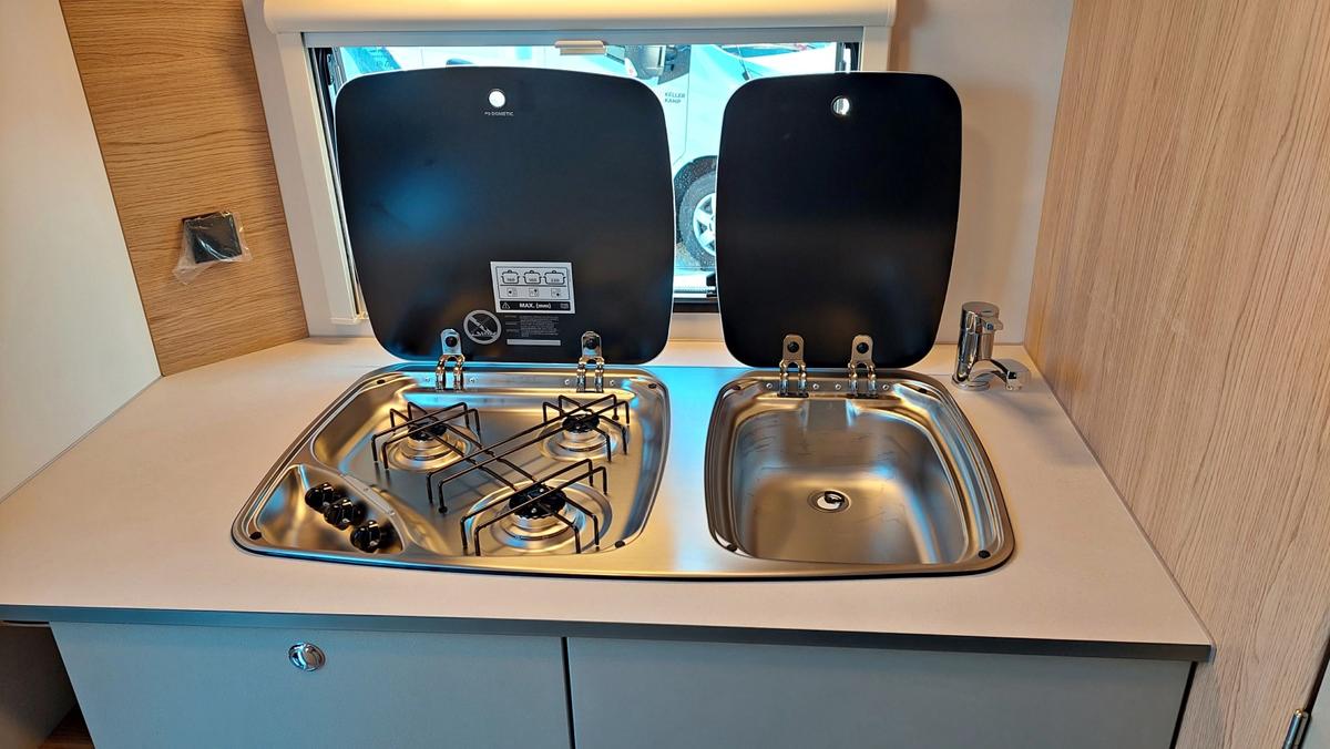 Caravan LMC Sassino 450 D DMC 1200 kg – image 4