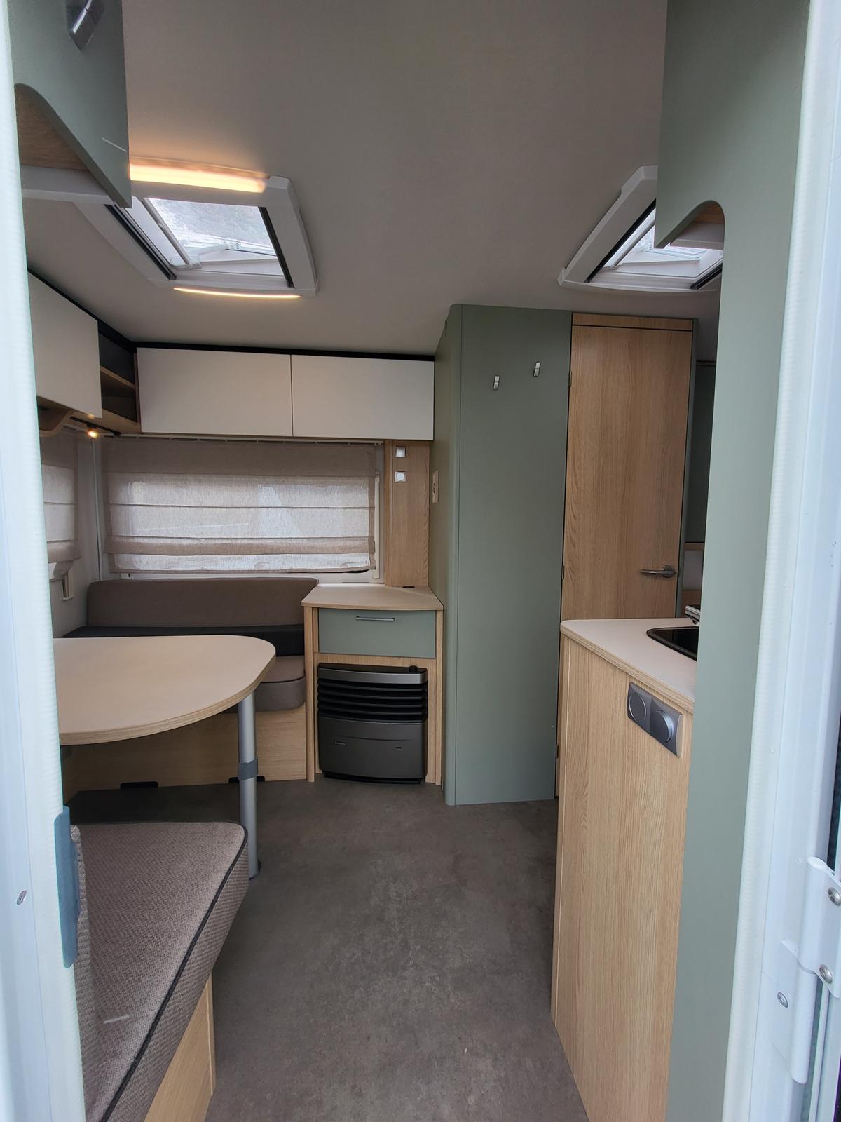 Przyczepa kempingowa LMC Style 430 E DMC 1300 kg / 3 osobowa – zdjęcie 4