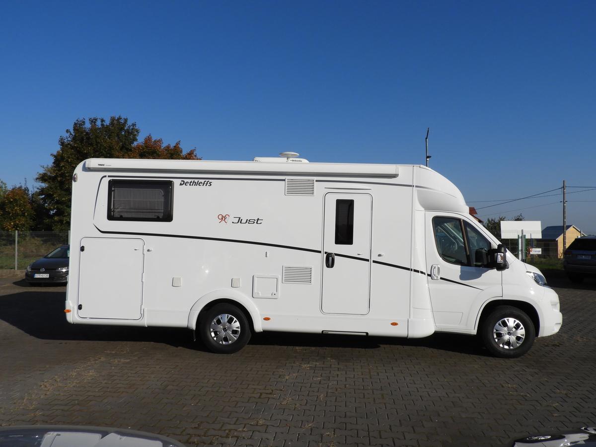 RV Dethleffs T7057EB – image 1