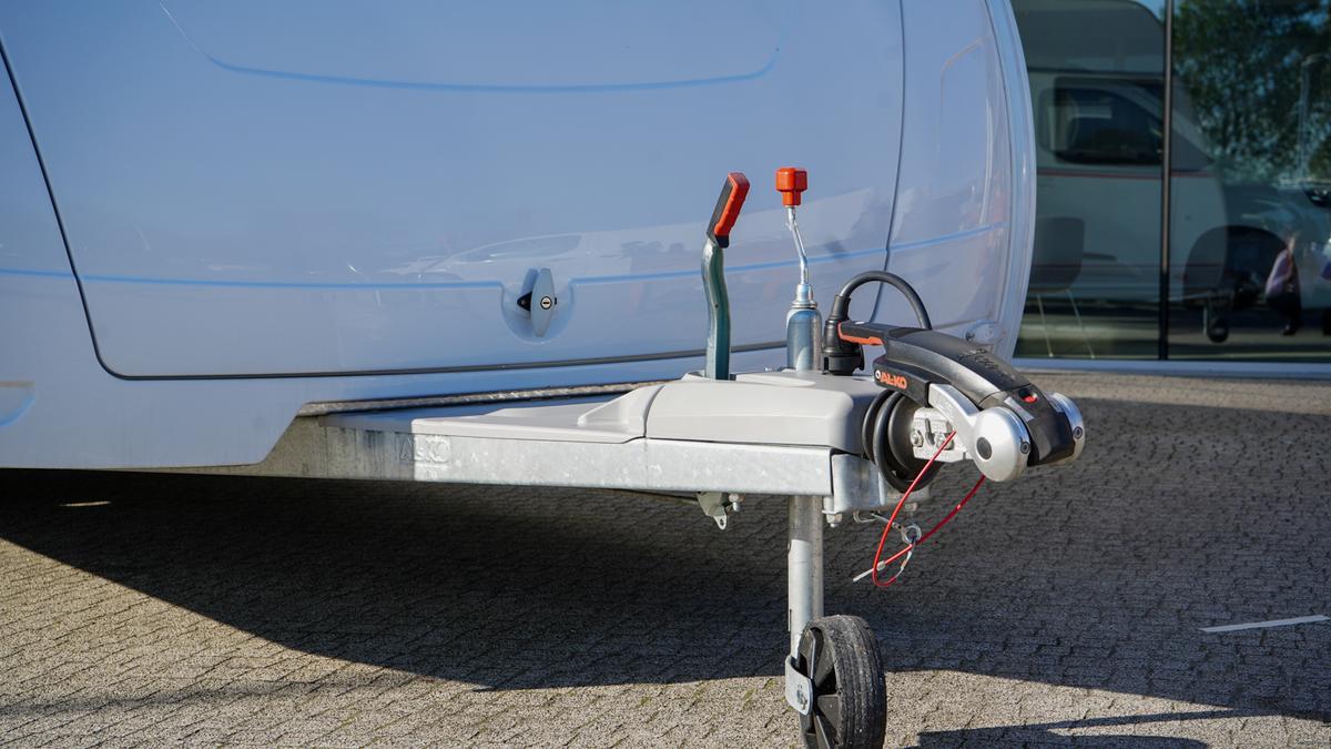 Caravan Burstner Premio 530 TK Timber Grey – image 3