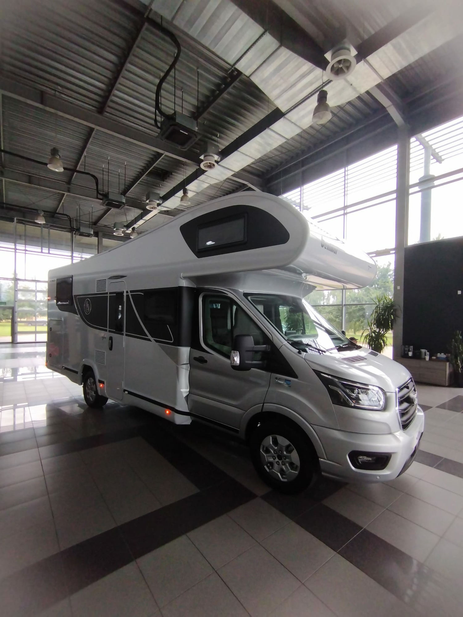 RV Benimar Sport 363 T25 – image 1