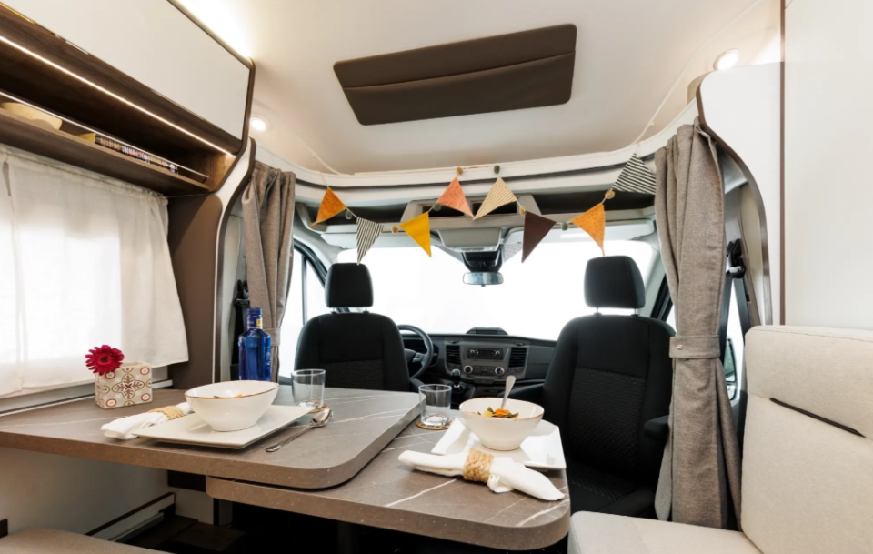 RV Benimar Y840 T26 – image 2