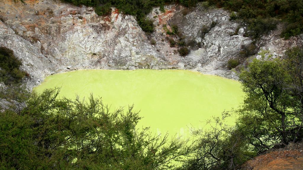 Wai-O-Tapu Colors – image 2