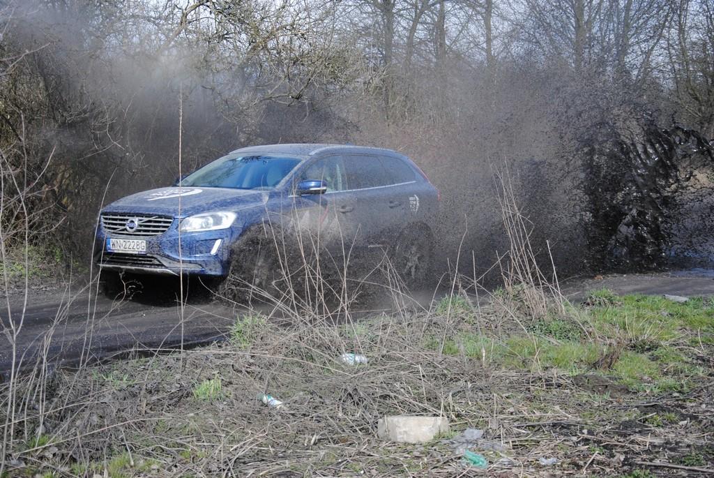 Volvo XC60 D5 AWD - podstawa bezpieczeństwa – zdjęcie 2