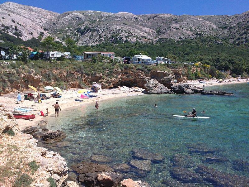 Stara Baška hidden among the rocks – image 1