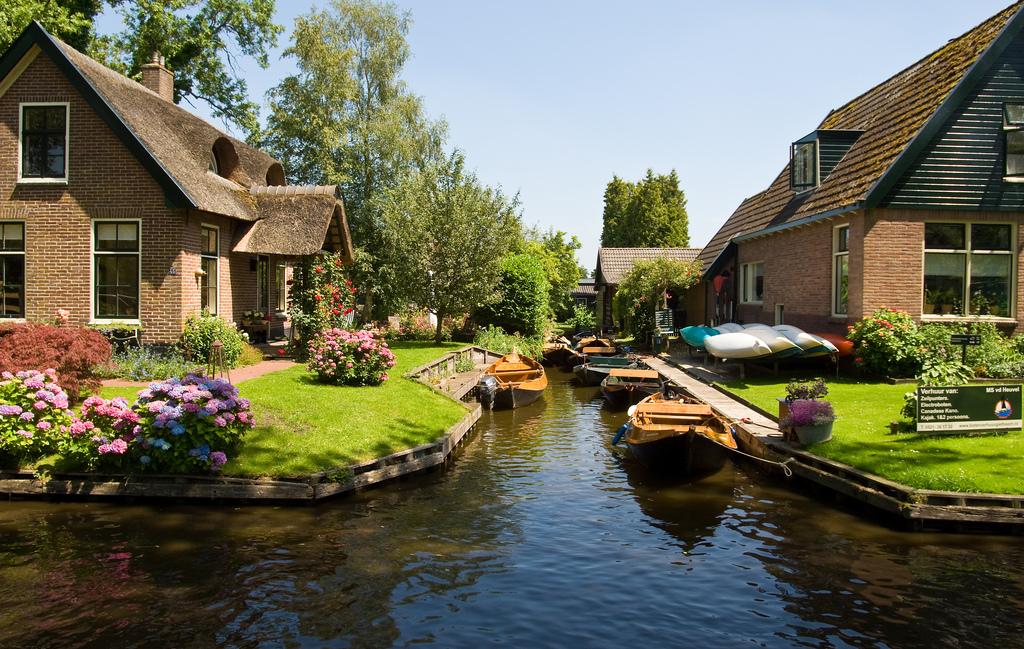 Venice of the Netherlands - Giethoorn – image 2