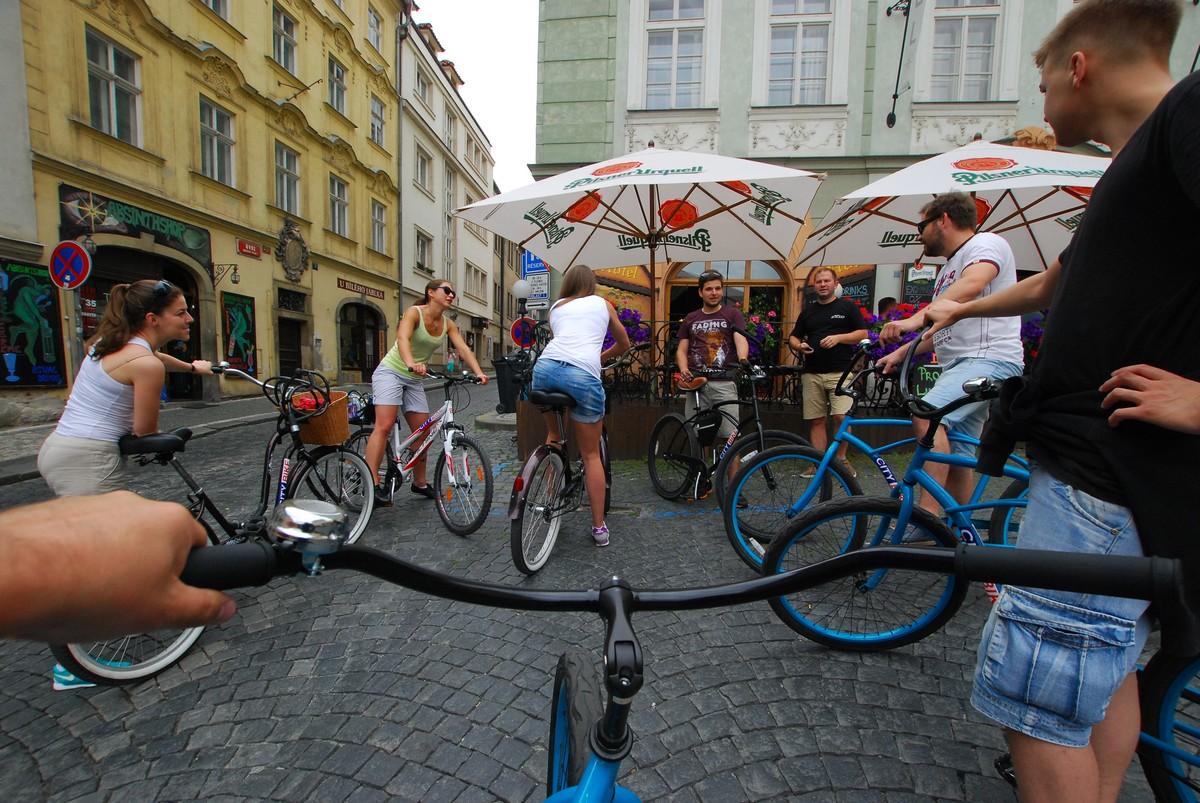 Zaparkuj kampera i wsiądź na rower - zwiedzamy Pragę na rowerze – zdjęcie 1