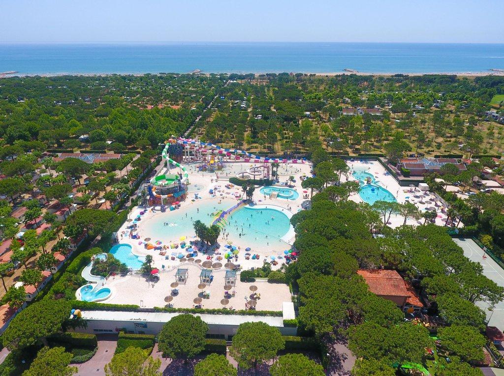 20 campsites with an aqua park – image 4