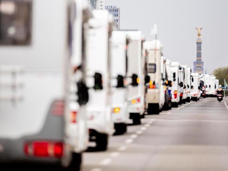 1000 caravans protest in Berlin – image 2