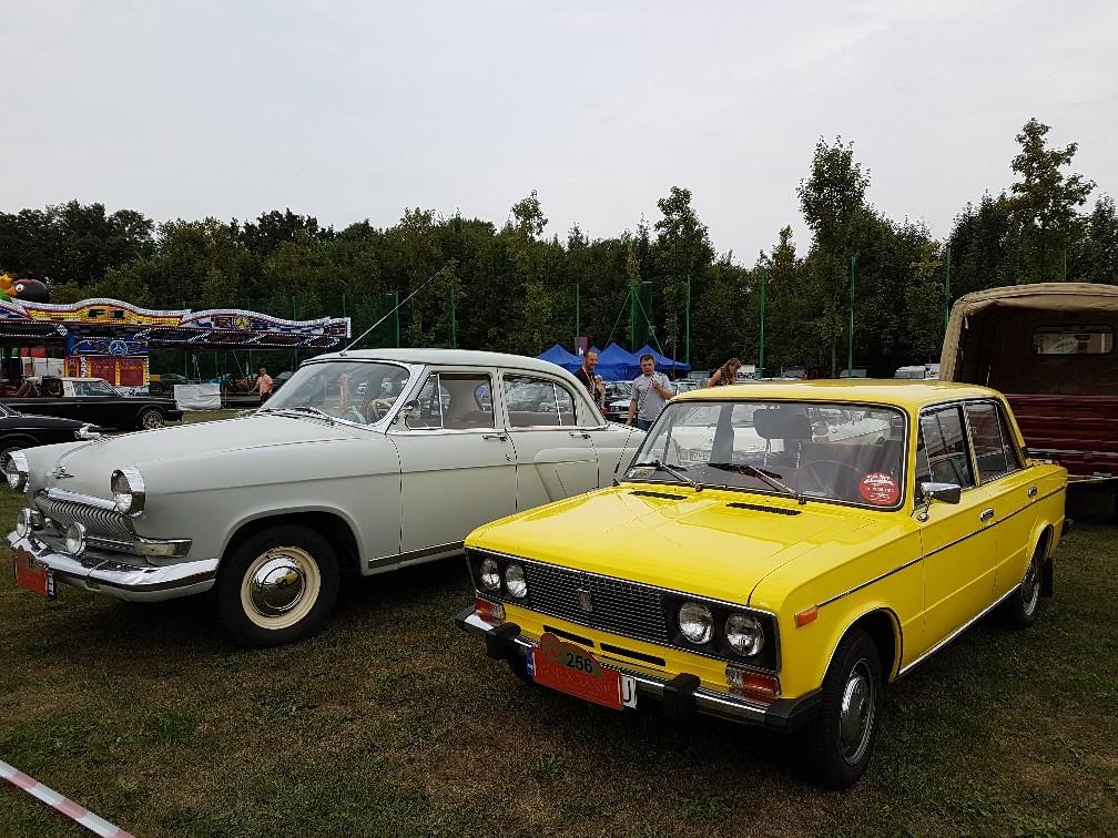 Cars in the castle. MotoClassic 2018 – image 4