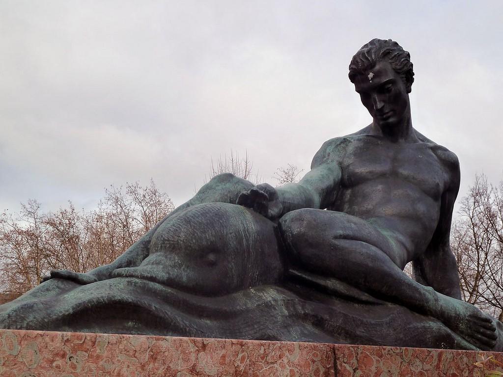 Sculptures of Oviedo – image 2