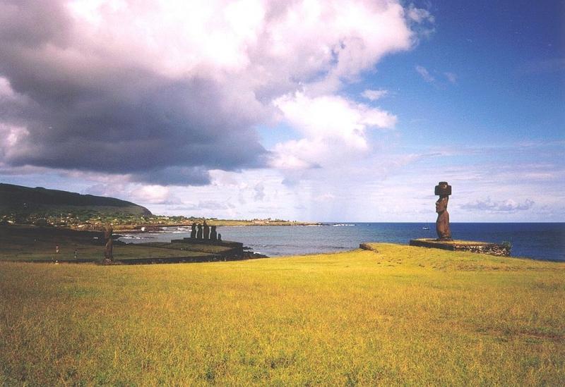 The silent faces of Easter Island – image 1