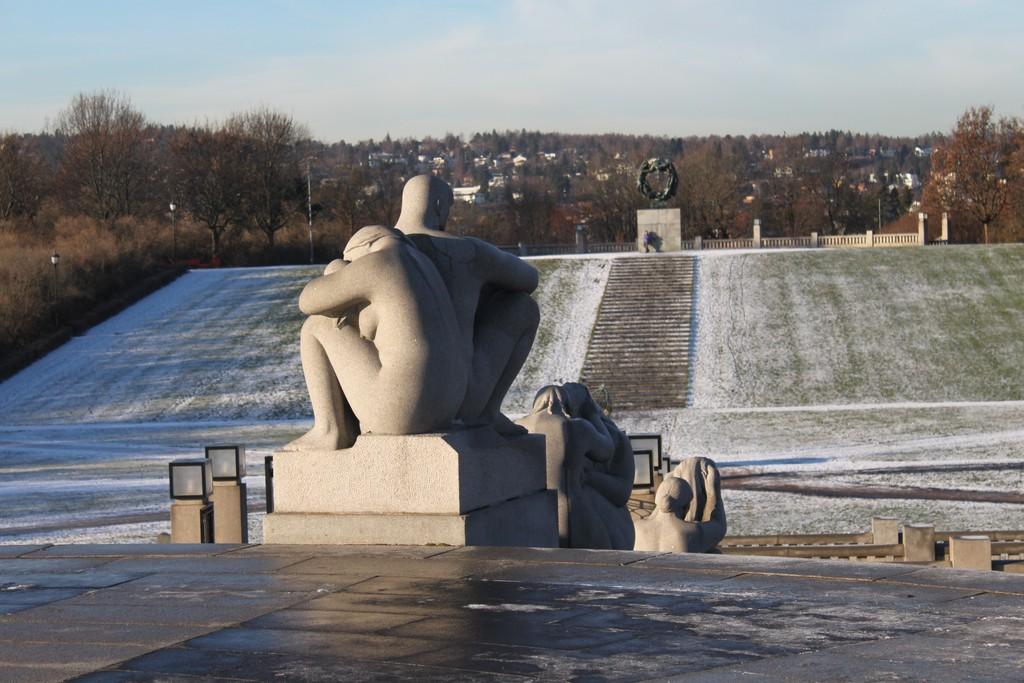 Park Vigelanda – dziecko z kamienia i brązu – zdjęcie 1