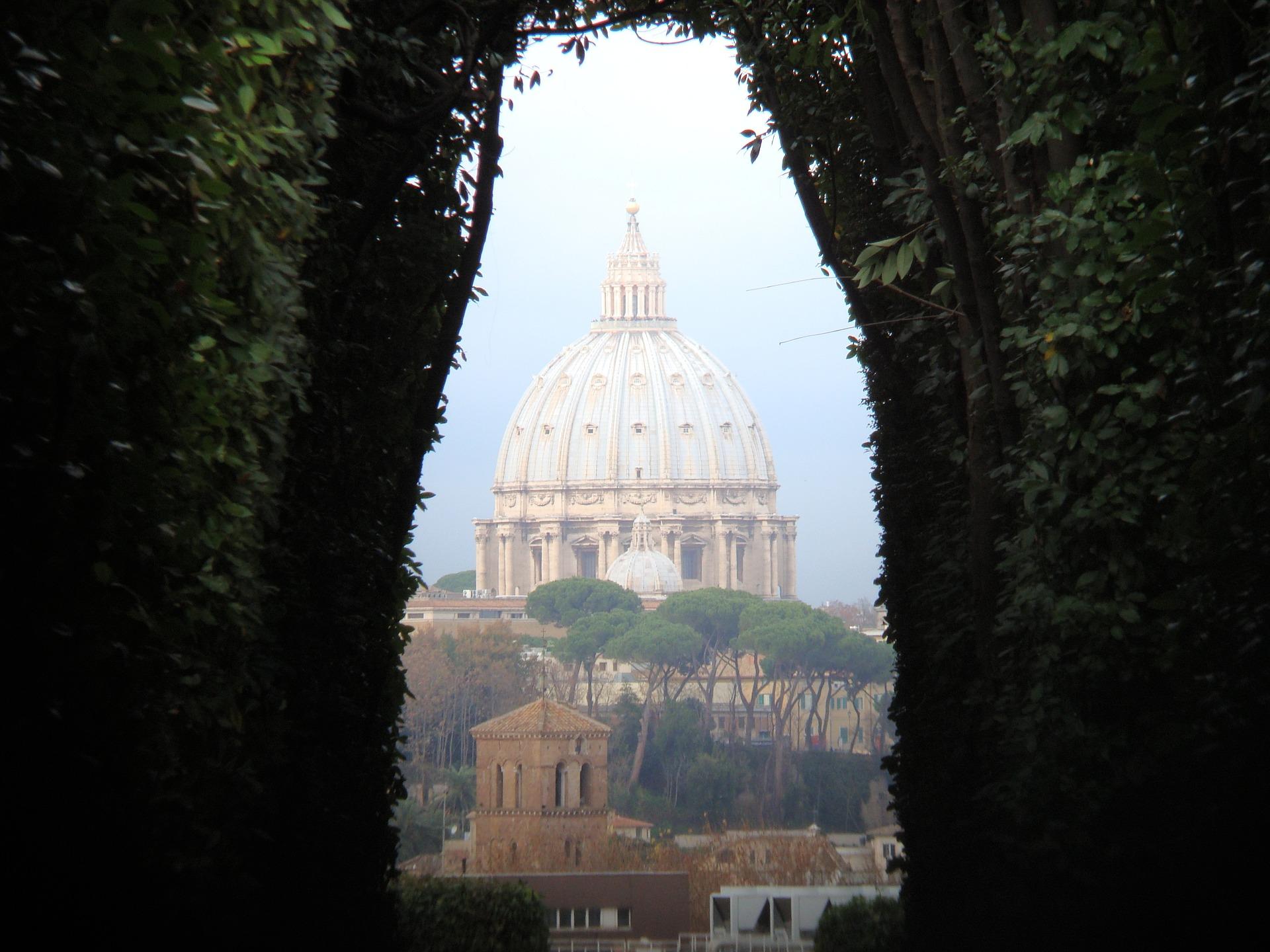 In the bend of the Tiber River – image 3