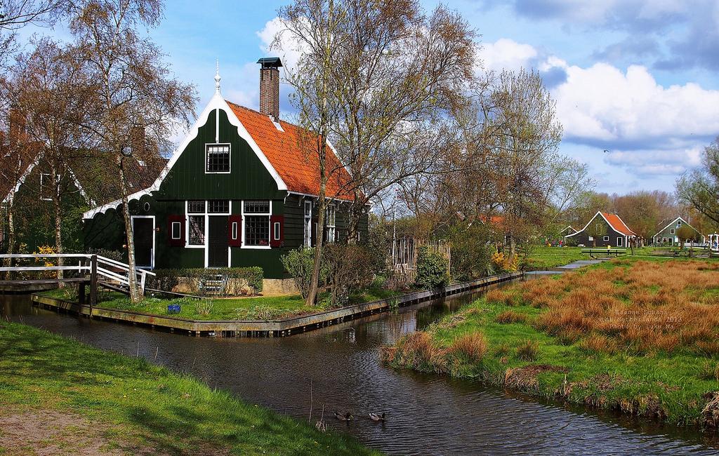 A blast from the past in Zaanse Schans – image 3