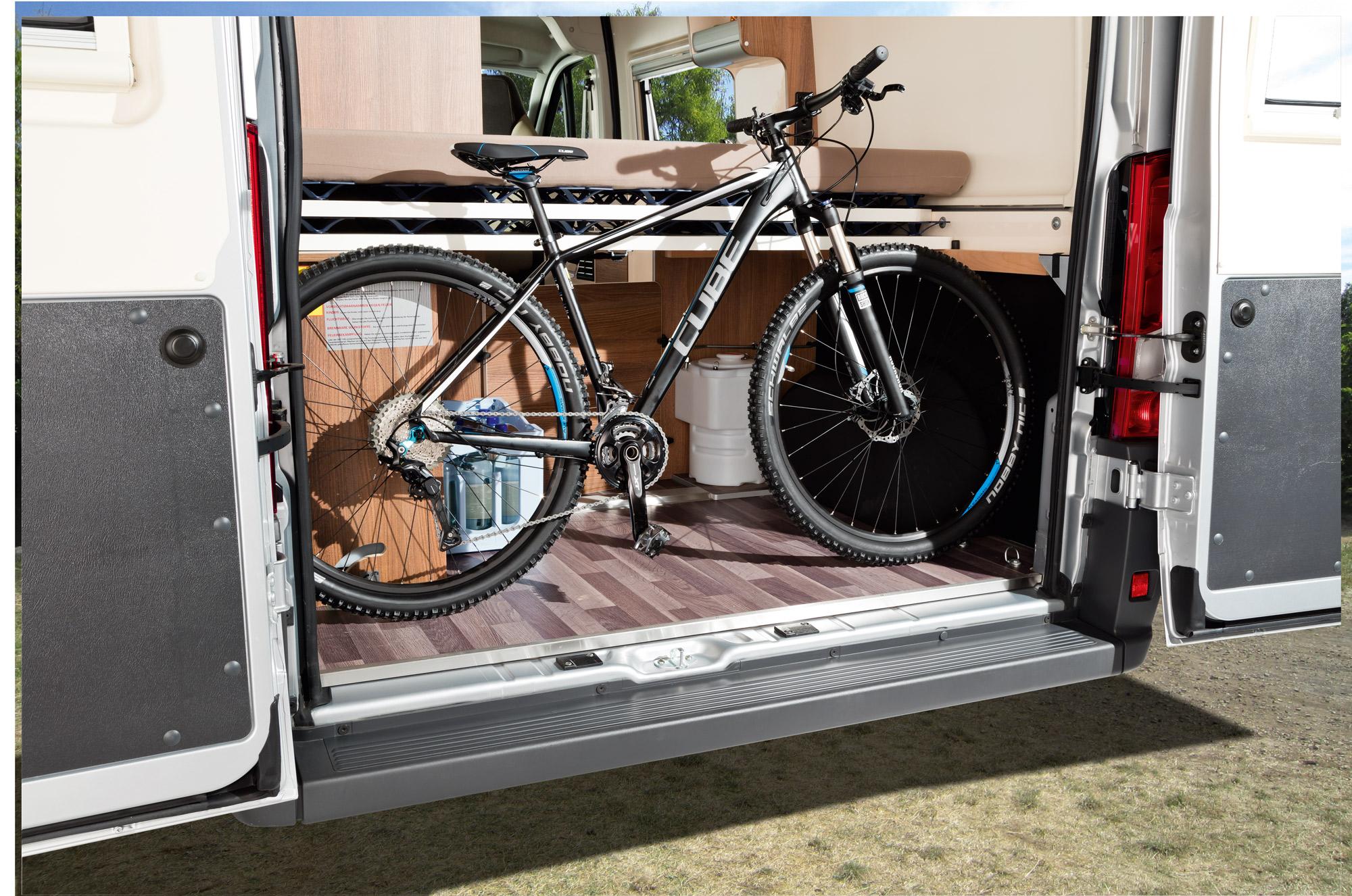 Elcamp at the Poznań Motor Show 2018 – image 4