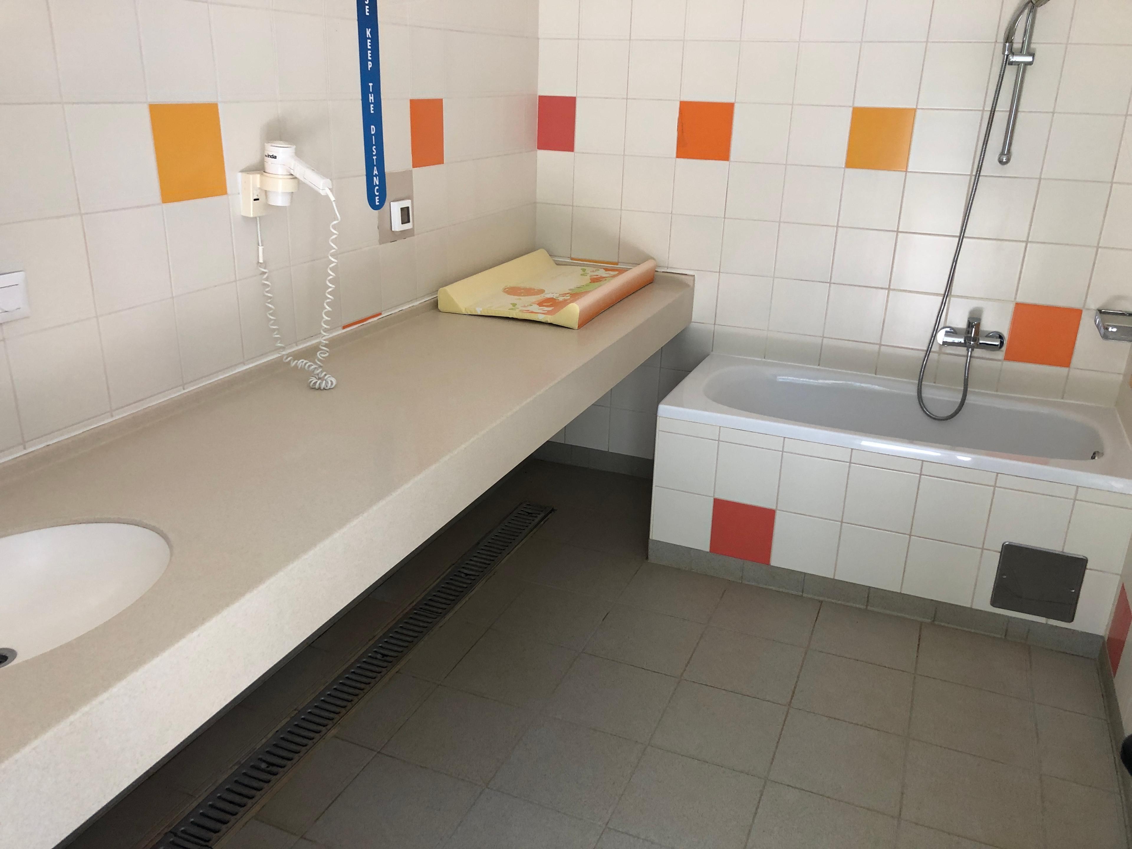 Private bathroom in the campground – image 2