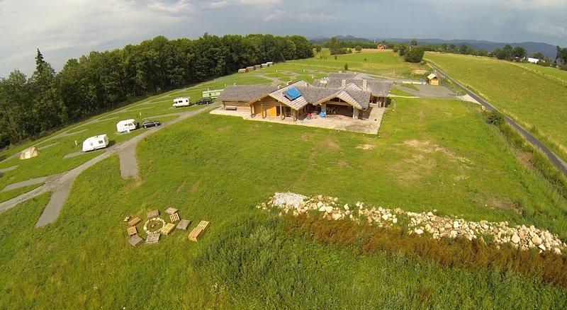 Miasto kowbojów z widokiem na Karkonosze – zdjęcie 1
