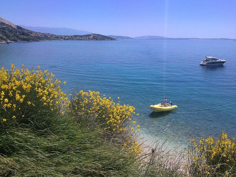 Stara Baška hidden among the rocks – image 3