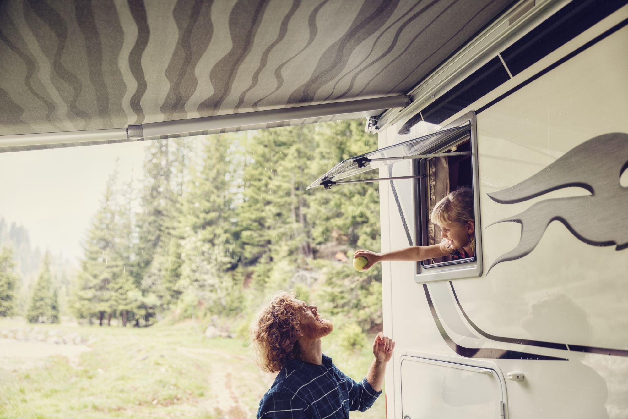 Ochrona przed słońcem i deszczem na campingu  – zdjęcie 1