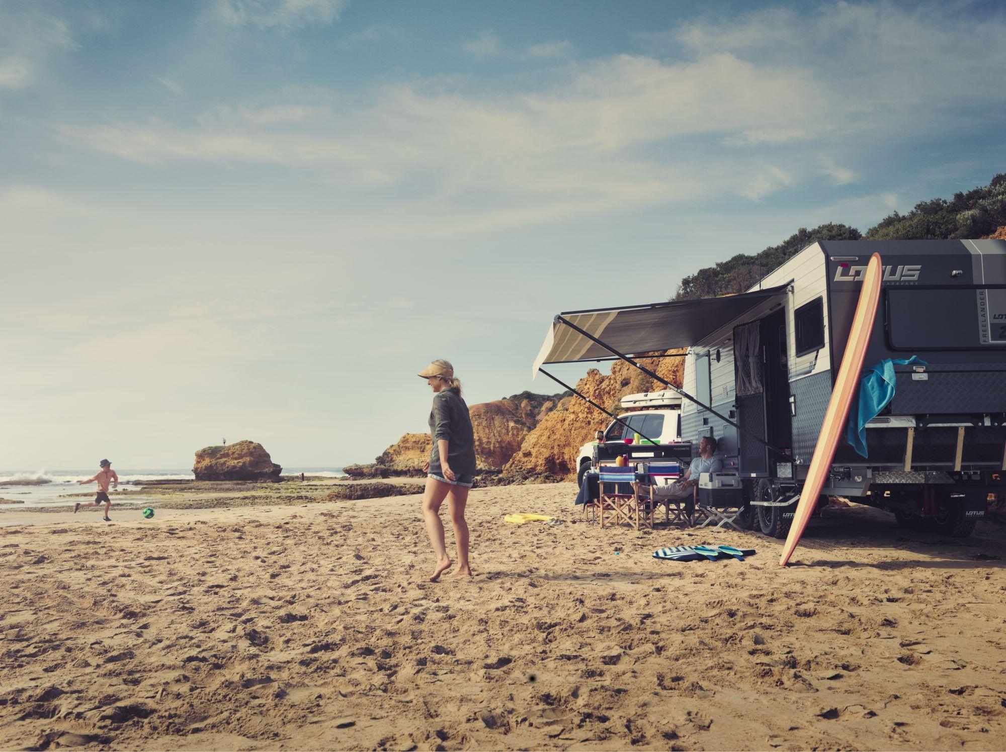 Sun and rain protection at the campsite – image 3