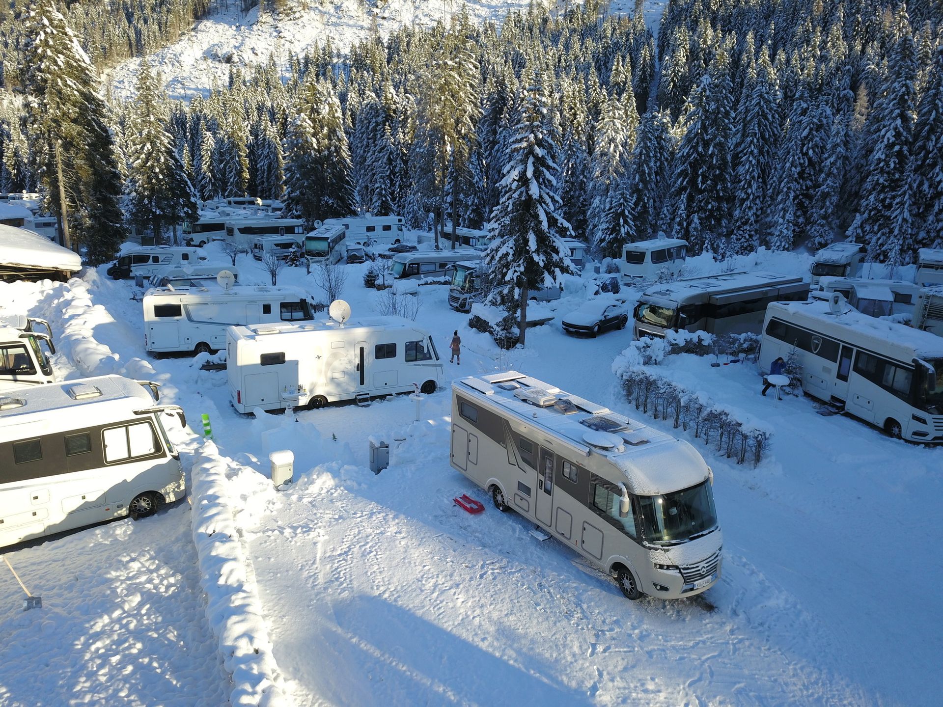 Poradnik zimowego caravaningu dla początkujących – główne zdjęcie