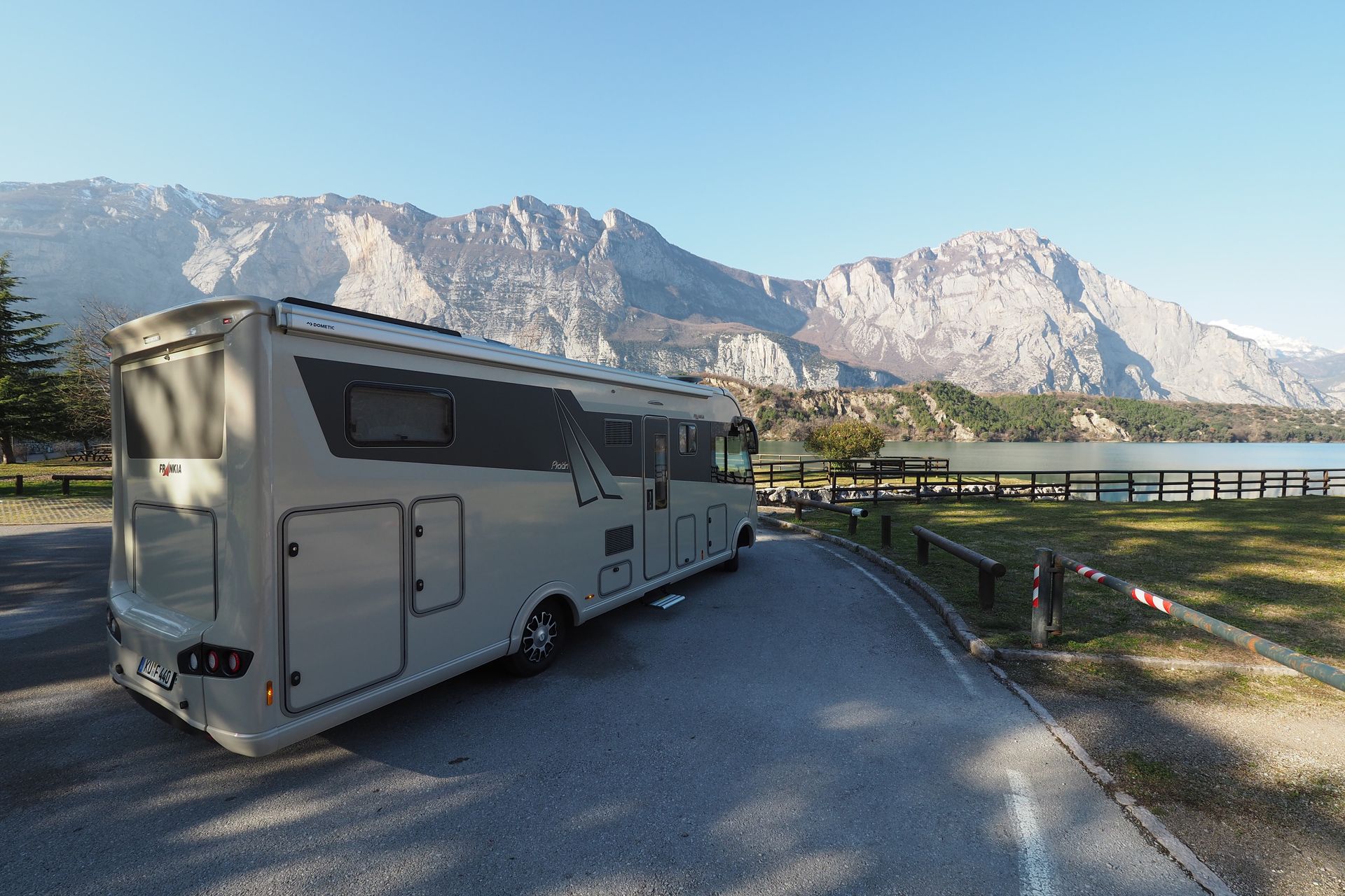 Frankia Platin I8400GD - 858 centimeters of happiness – image 1