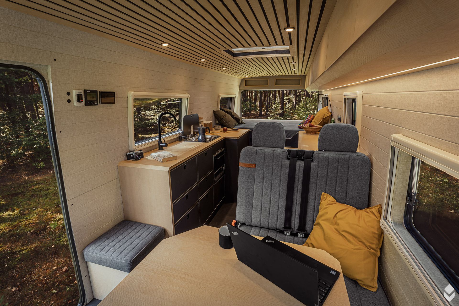 interior of Mercedes Vario, Vannado