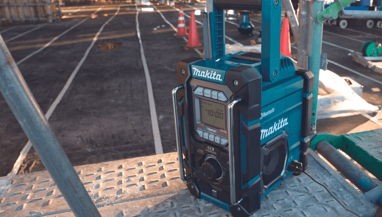 Makita cordless radios – main image