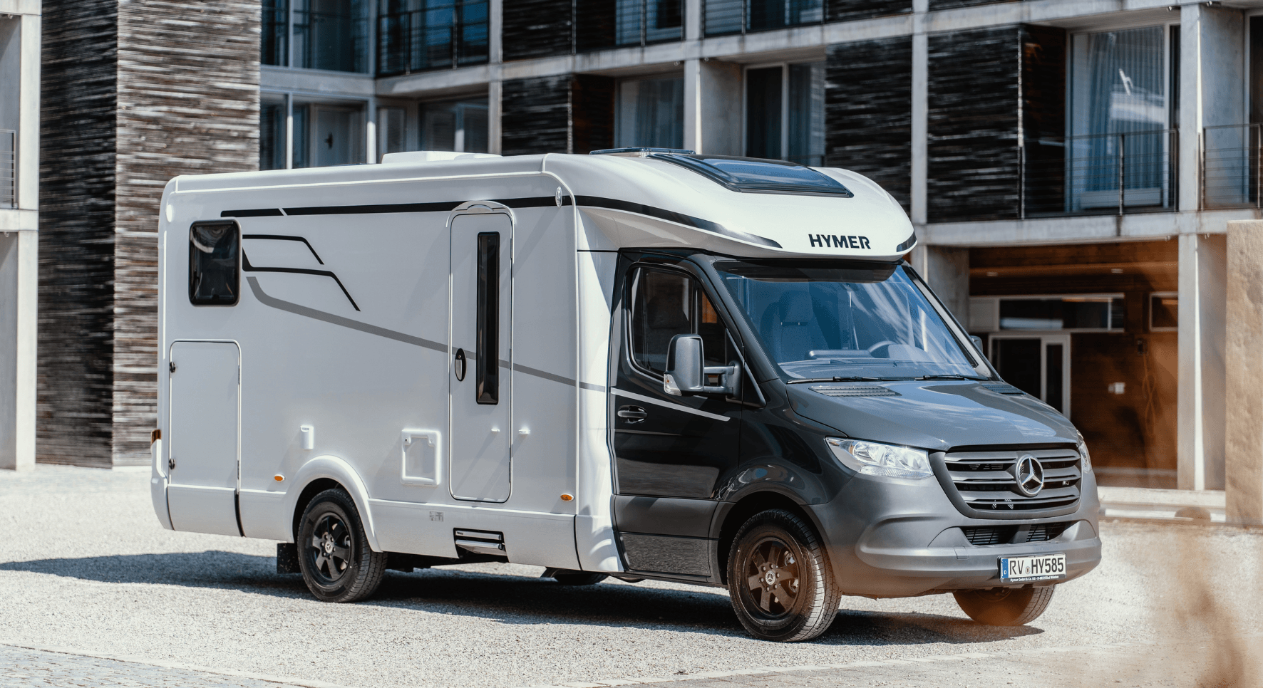 Hymer Tramp S585 – wszystkomająca półintegra – główne zdjęcie