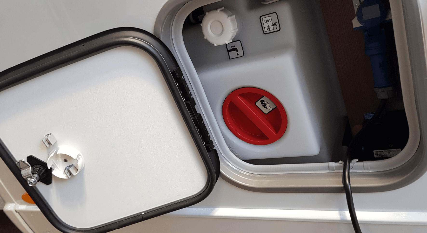 How to take care of the tanks in the caravan and motorhome? – main image