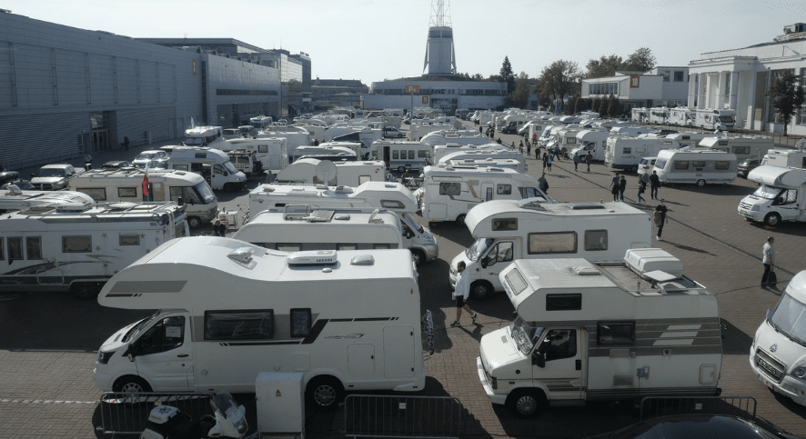 Lot sale has started at the 12th National Caravanning Rally at Caravans Salon Poland in Poznań – main image