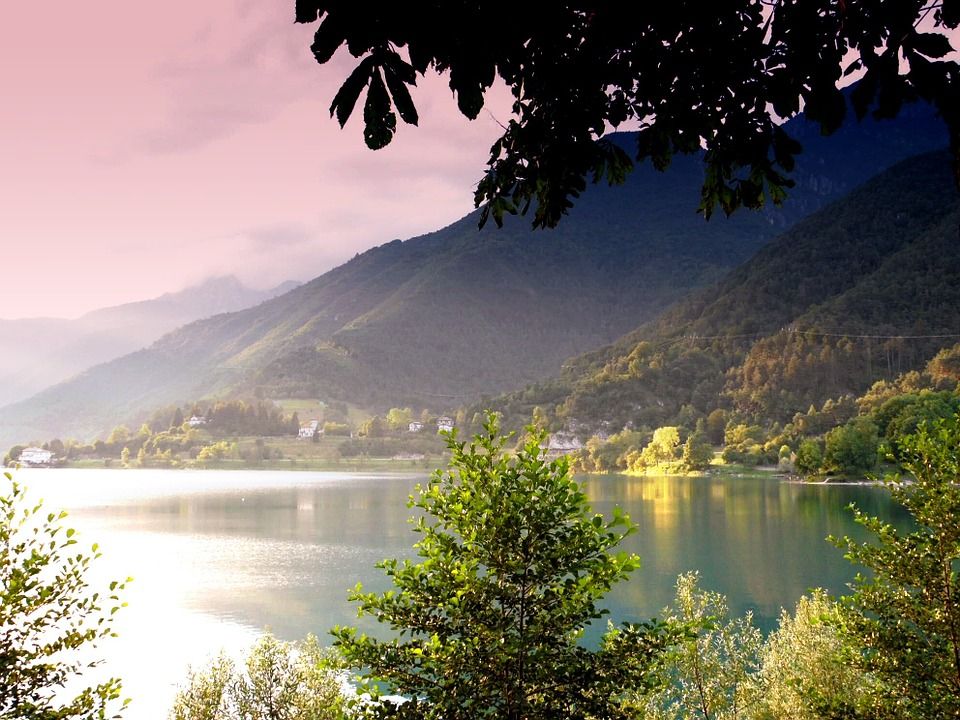 The taste of apples at Lago di Ledro – main image