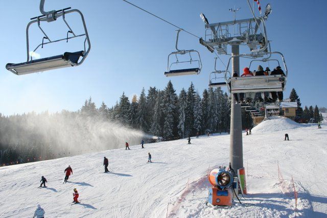 Skiing at BANIA – main image