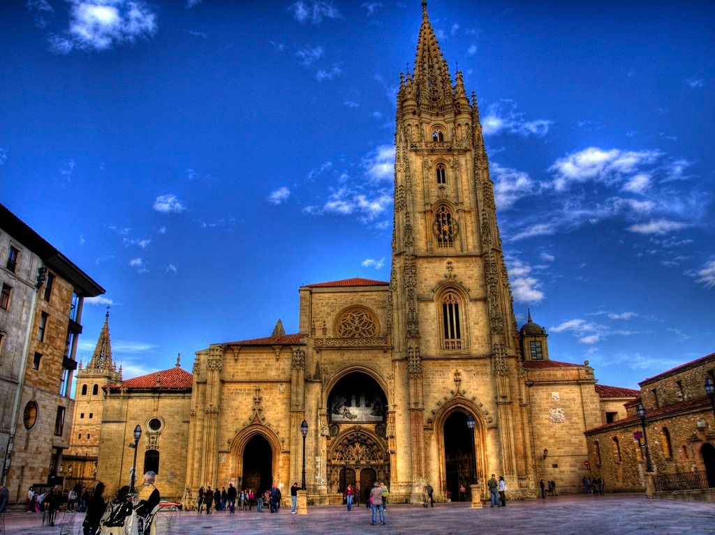 Sculptures of Oviedo – main image