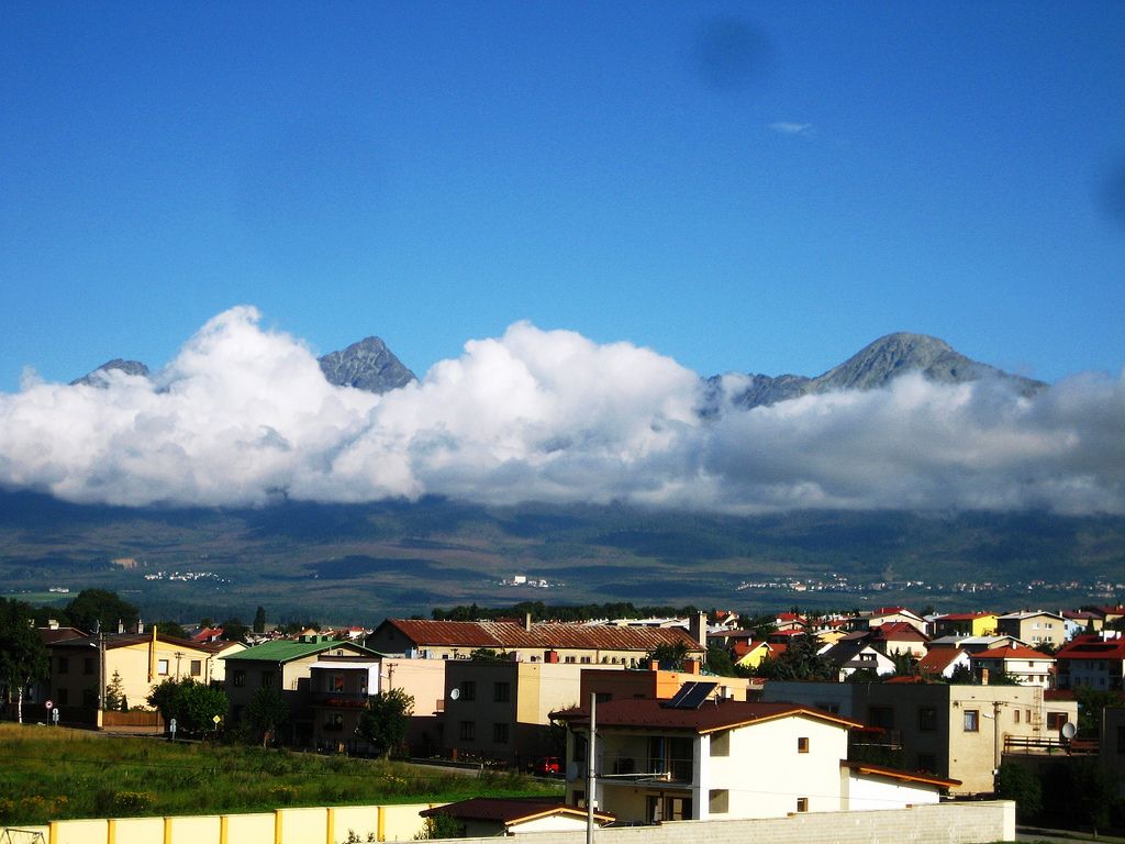 Z widokiem na Tatry Wysokie - Poprad – główne zdjęcie